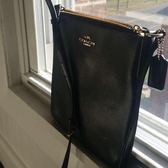 Authentic Coach Crossbody - Picture 5 of 6